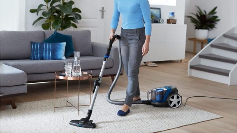 Amazon is selling vaccum cleaners at discounted prices.